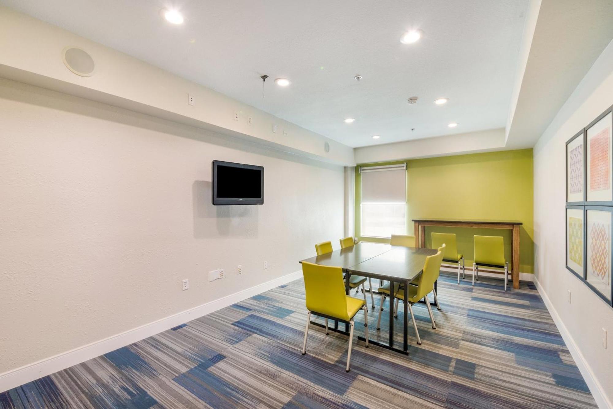 Holiday Inn Express Hotel & Suites Columbus By Ihg Экстерьер фото