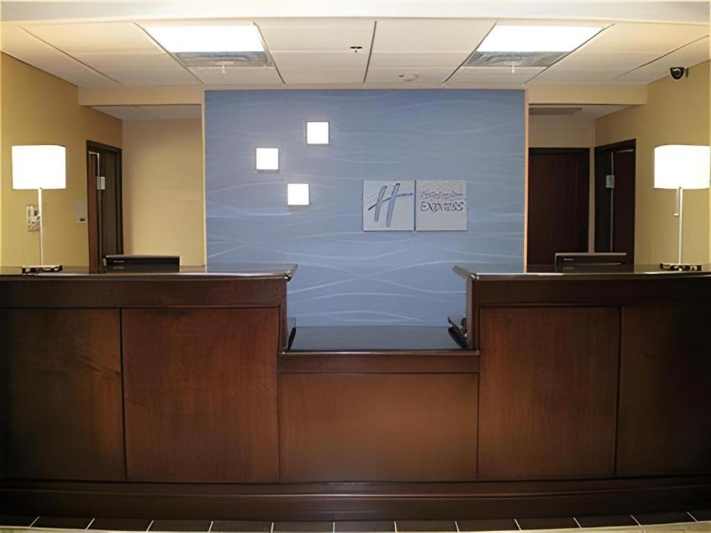 Holiday Inn Express Hotel & Suites Columbus By Ihg Экстерьер фото