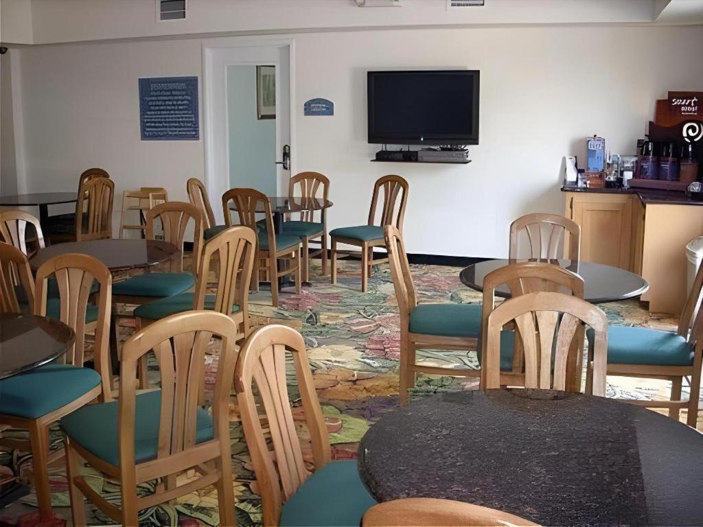 Holiday Inn Express Hotel & Suites Columbus By Ihg Экстерьер фото