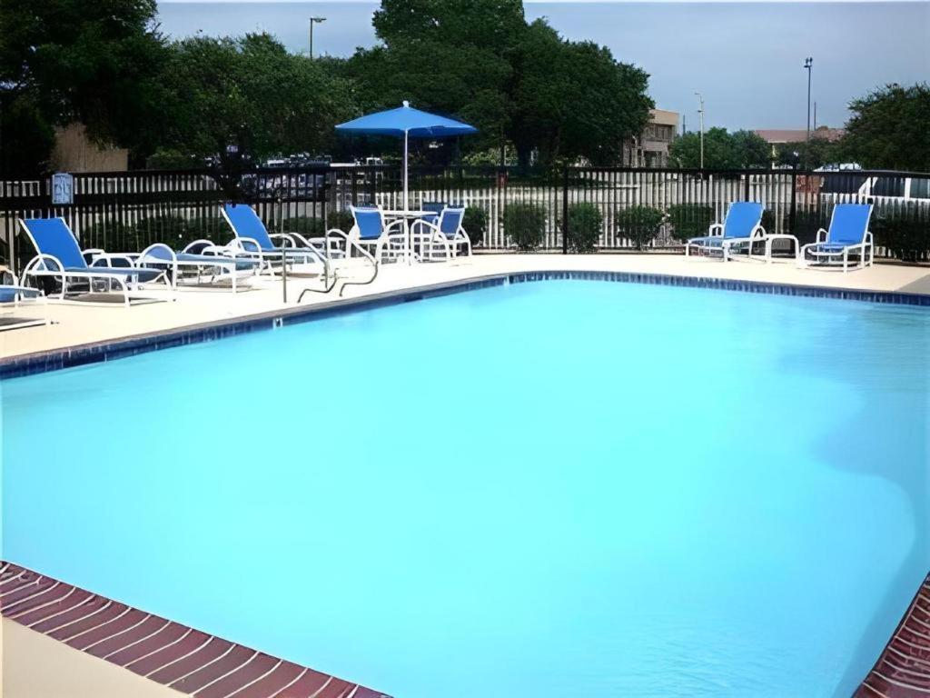 Holiday Inn Express Hotel & Suites Columbus By Ihg Экстерьер фото