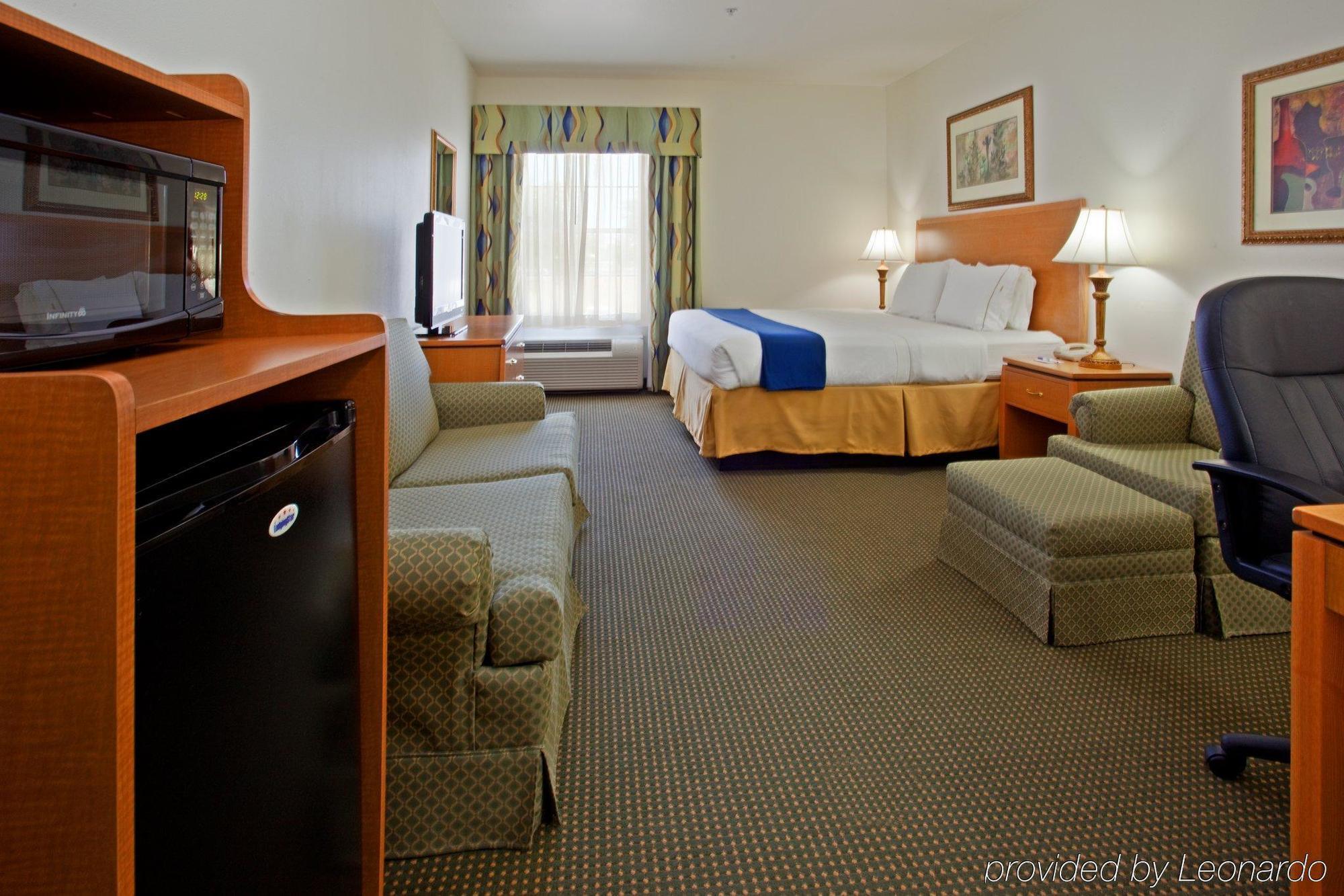 Holiday Inn Express Hotel & Suites Columbus By Ihg Номер фото