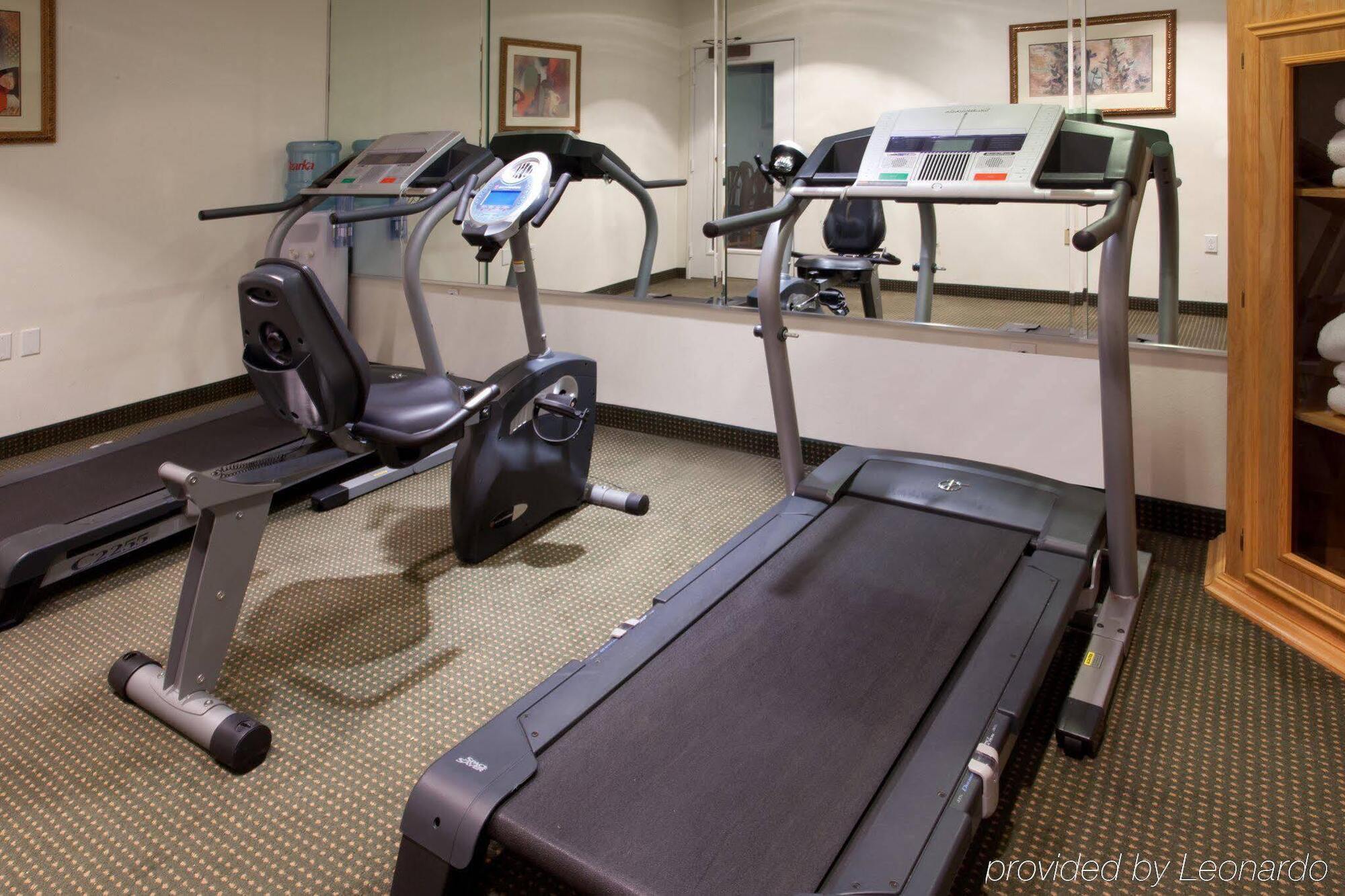 Holiday Inn Express Hotel & Suites Columbus By Ihg Экстерьер фото
