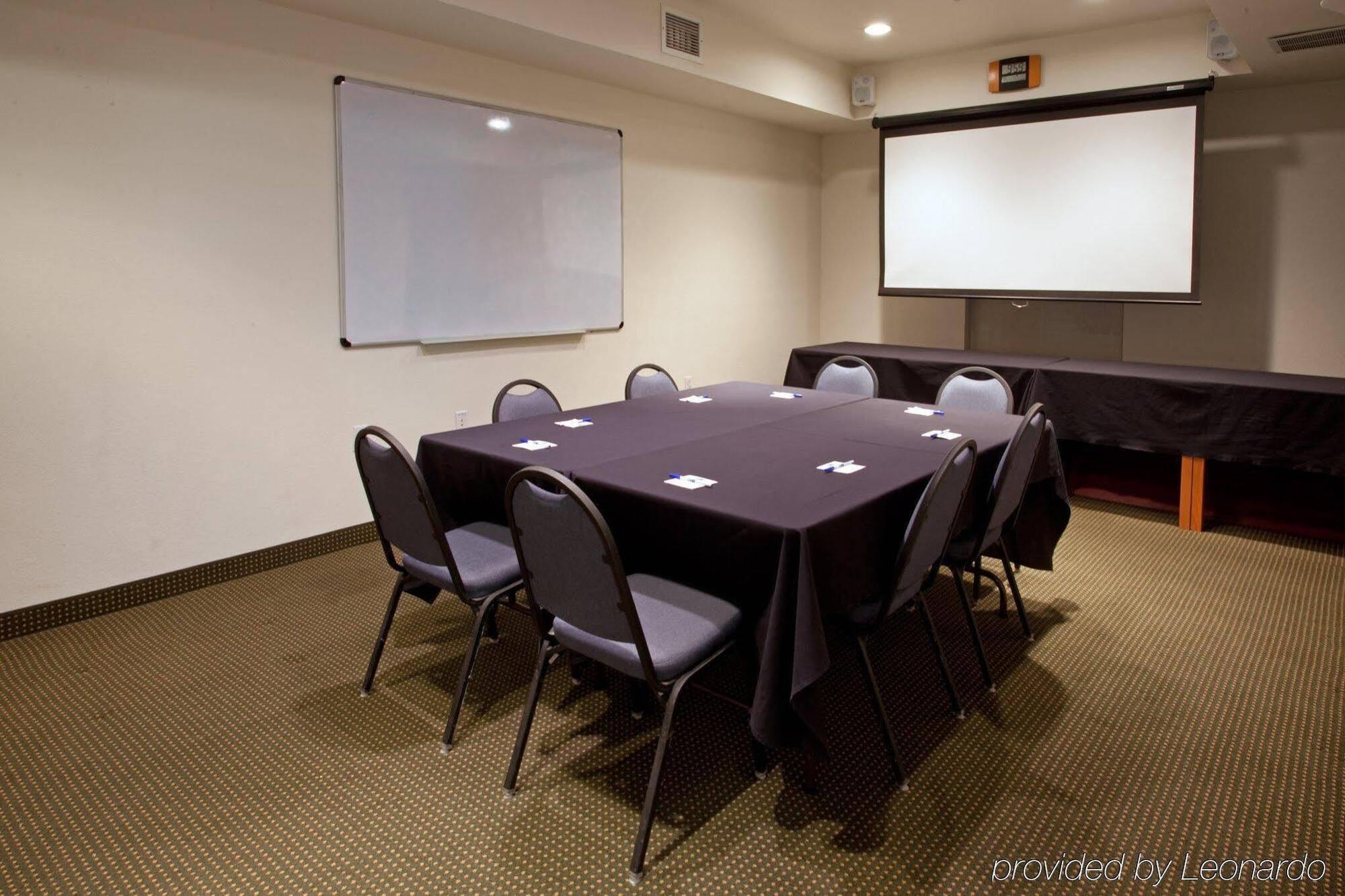 Holiday Inn Express Hotel & Suites Columbus By Ihg Экстерьер фото